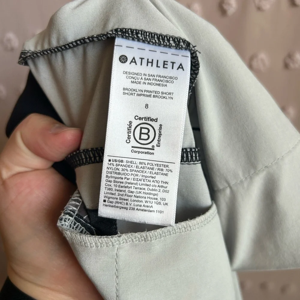 Athleta Brooklyn High Rise Printed Short Sz 8‎ Black Gray Floral